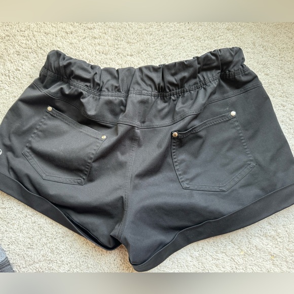 Lululemon Spring Break Away Short II Black size 12 - Picture 5 of 6